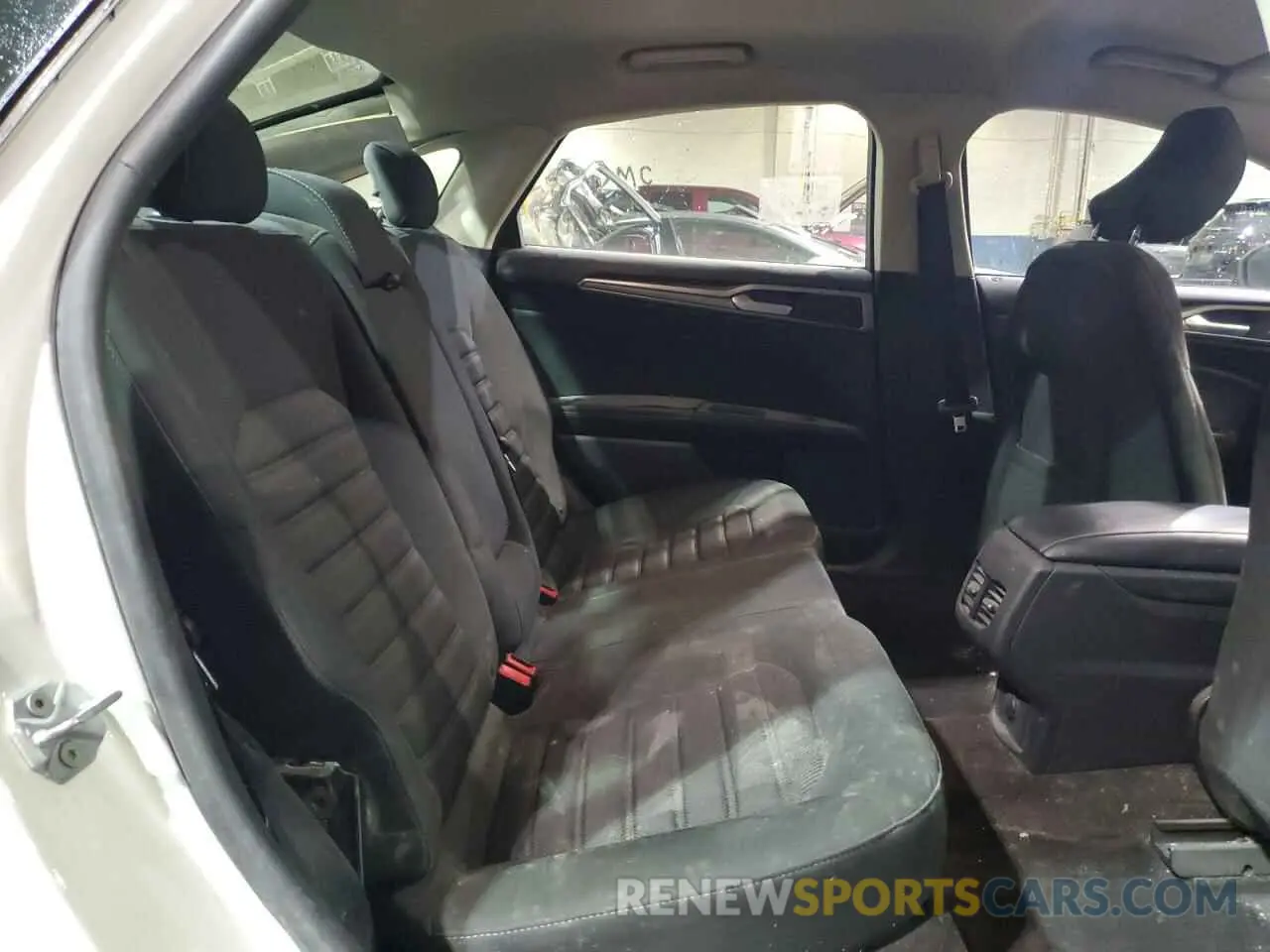 10 Photograph of a damaged car 3FA6P0LU7KR167615 FORD FUSION 2019