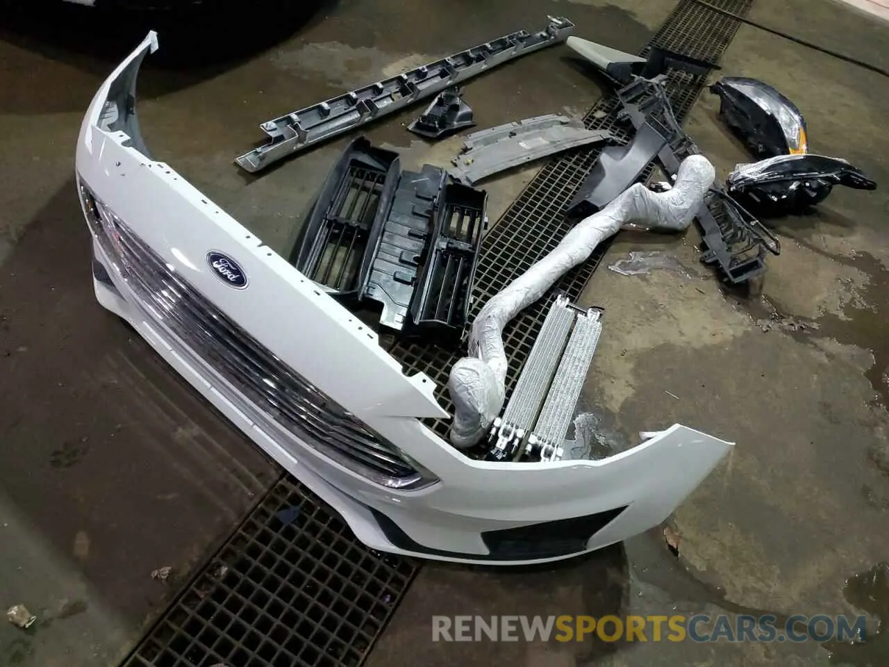 12 Photograph of a damaged car 3FA6P0LU7KR167615 FORD FUSION 2019
