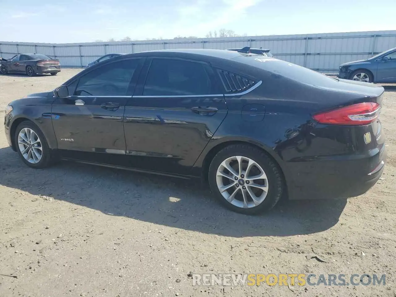 2 Photograph of a damaged car 3FA6P0LU7KR198993 FORD FUSION 2019