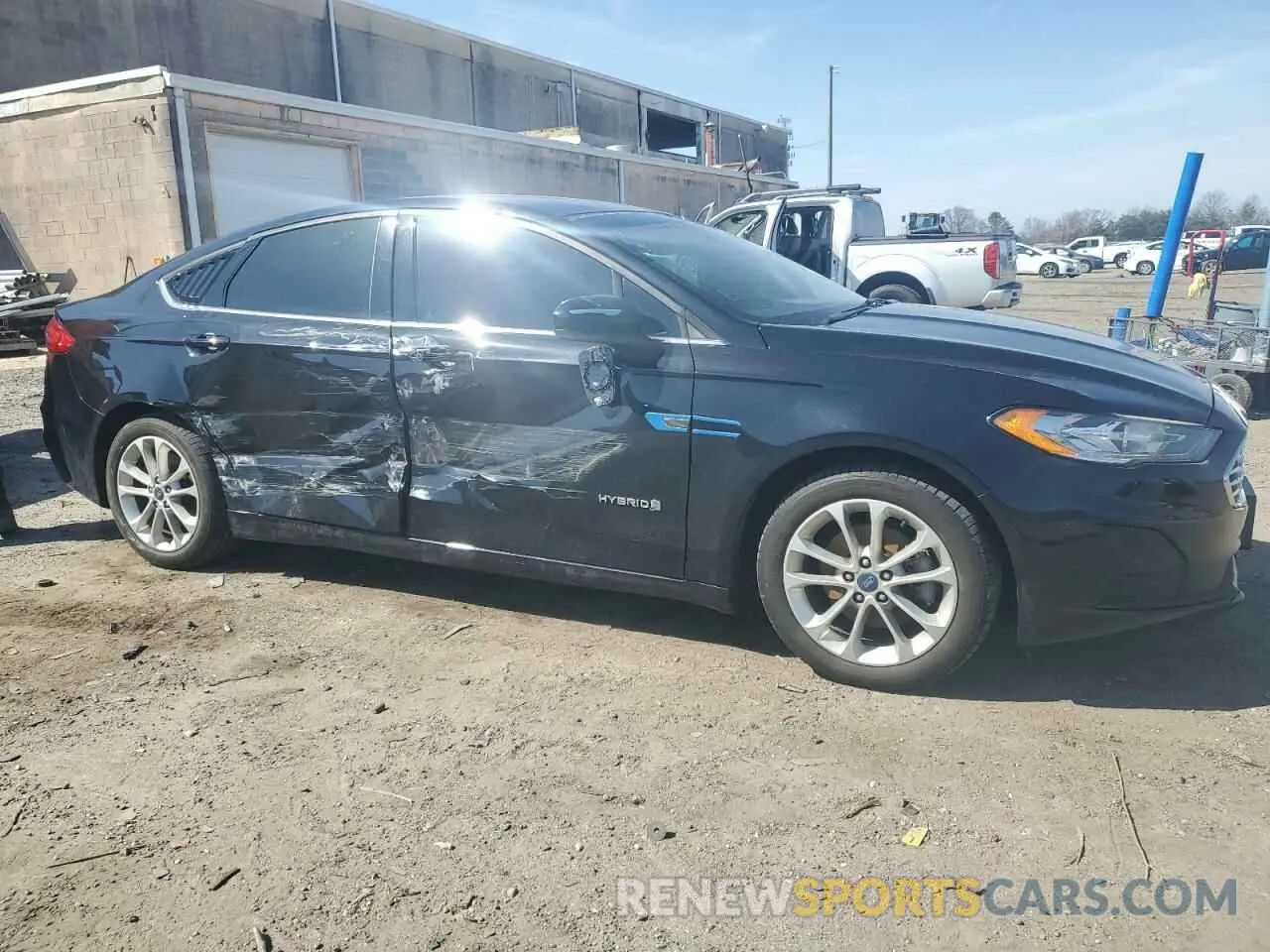 4 Photograph of a damaged car 3FA6P0LU7KR198993 FORD FUSION 2019