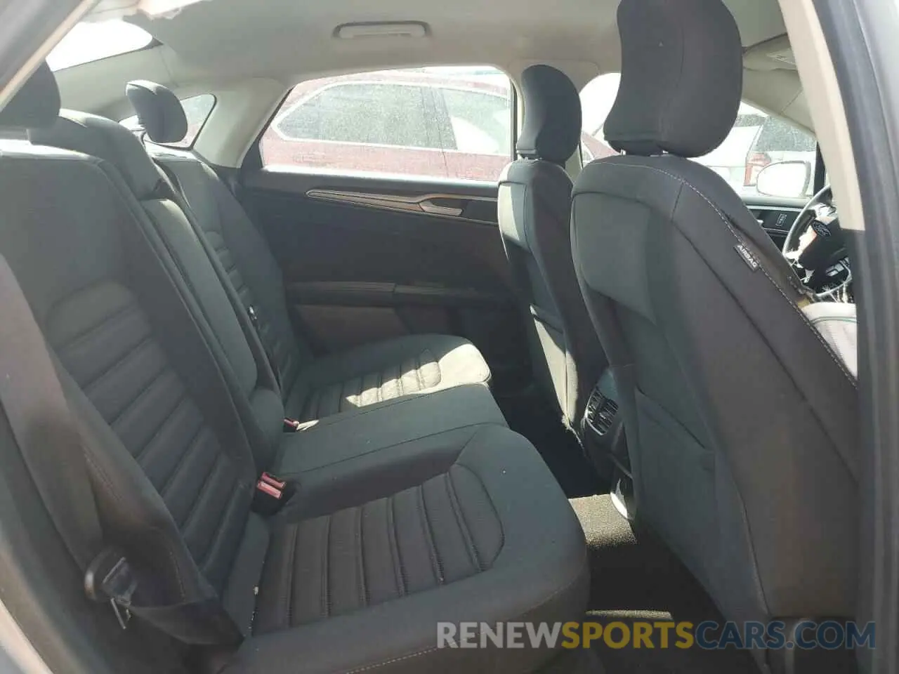 10 Photograph of a damaged car 3FA6P0LU7KR206574 FORD FUSION 2019