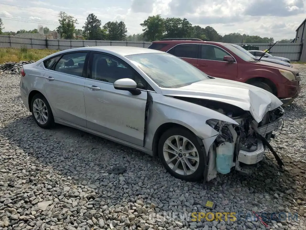 4 Photograph of a damaged car 3FA6P0LU7KR206574 FORD FUSION 2019