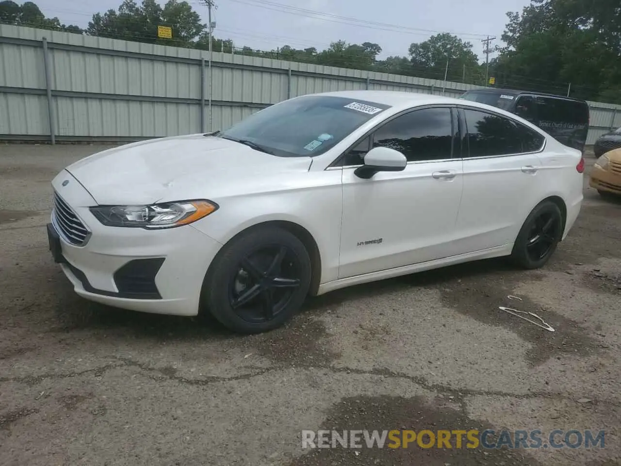 1 Photograph of a damaged car 3FA6P0LU7KR242944 FORD FUSION 2019