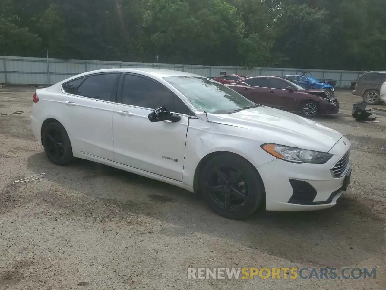 4 Photograph of a damaged car 3FA6P0LU7KR242944 FORD FUSION 2019