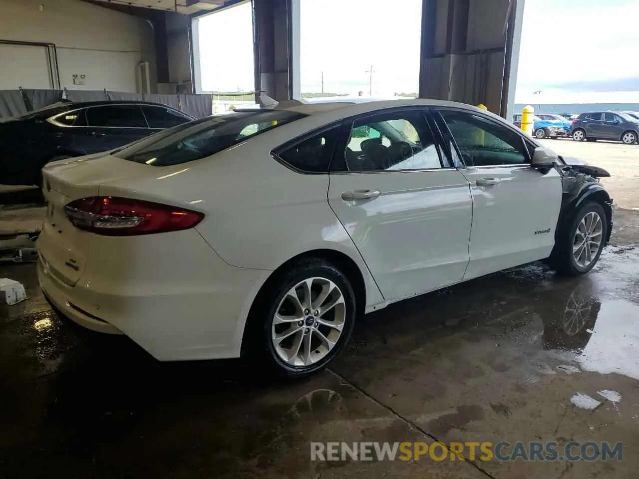 3 Photograph of a damaged car 3FA6P0LU7KR257735 FORD FUSION 2019