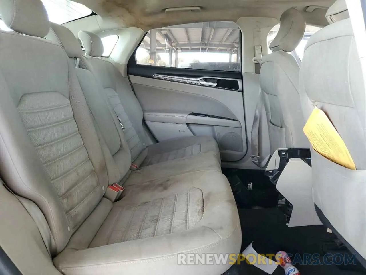 10 Photograph of a damaged car 3FA6P0LU7KR262160 FORD FUSION 2019
