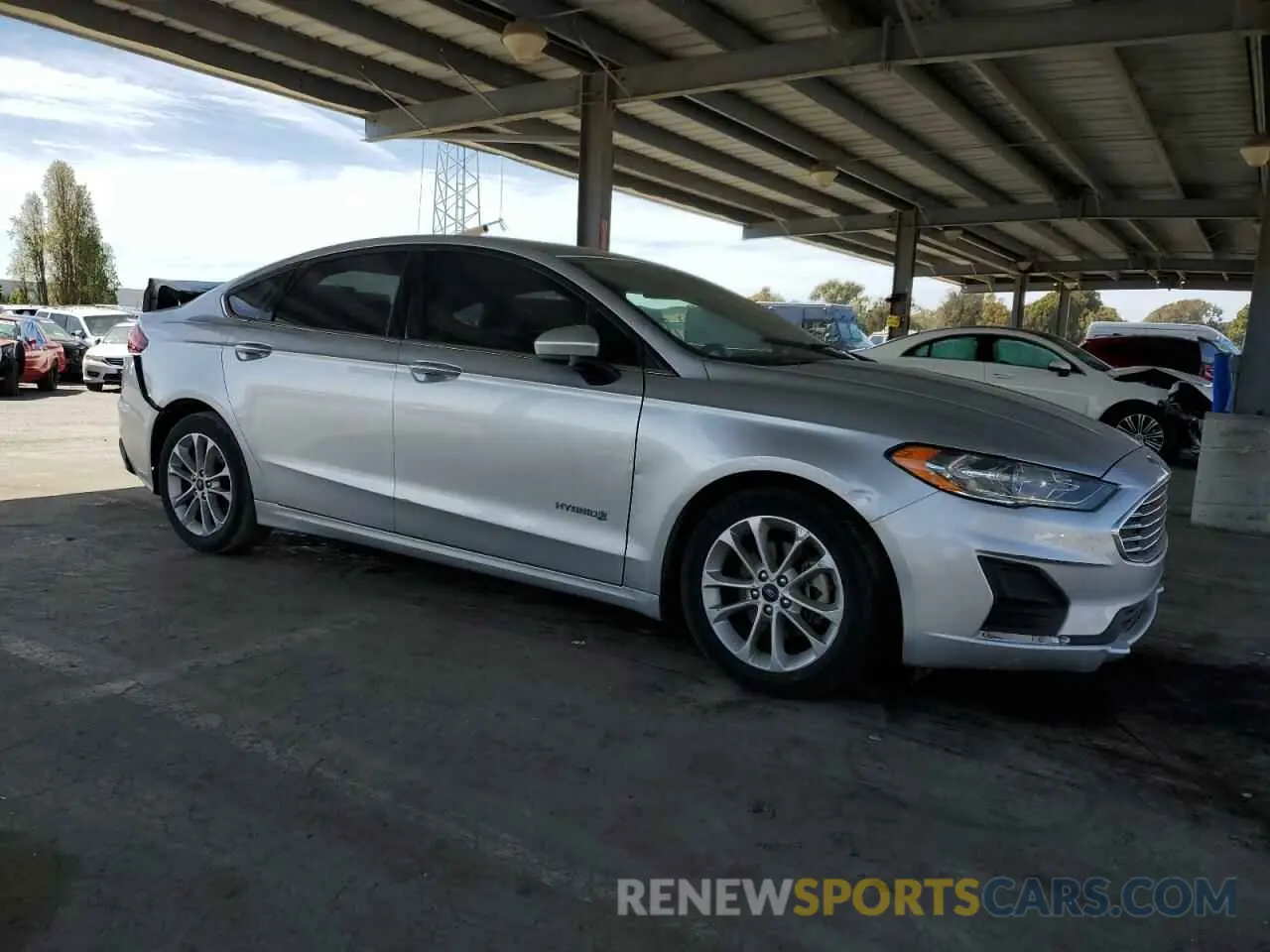 4 Photograph of a damaged car 3FA6P0LU7KR262160 FORD FUSION 2019