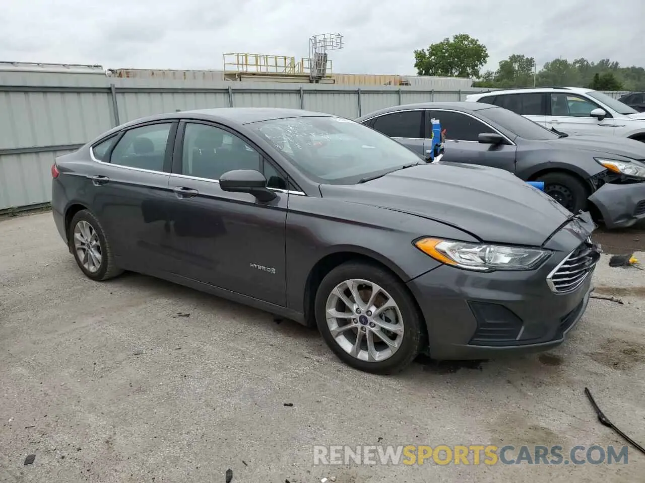 4 Photograph of a damaged car 3FA6P0LU7KR263647 FORD FUSION 2019