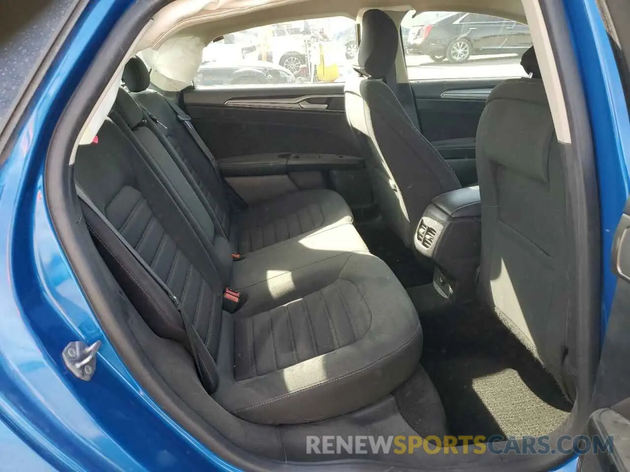 10 Photograph of a damaged car 3FA6P0LU7KR277239 FORD FUSION 2019