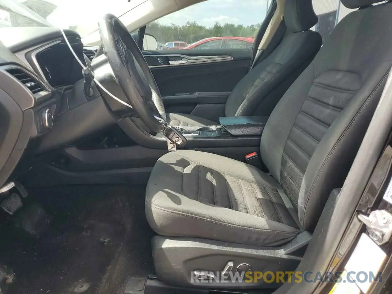 7 Photograph of a damaged car 3FA6P0LU8KR131688 FORD FUSION 2019