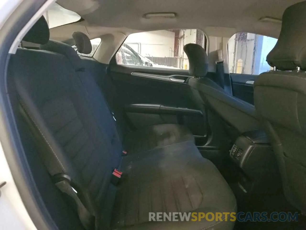 10 Photograph of a damaged car 3FA6P0LU8KR147521 FORD FUSION 2019