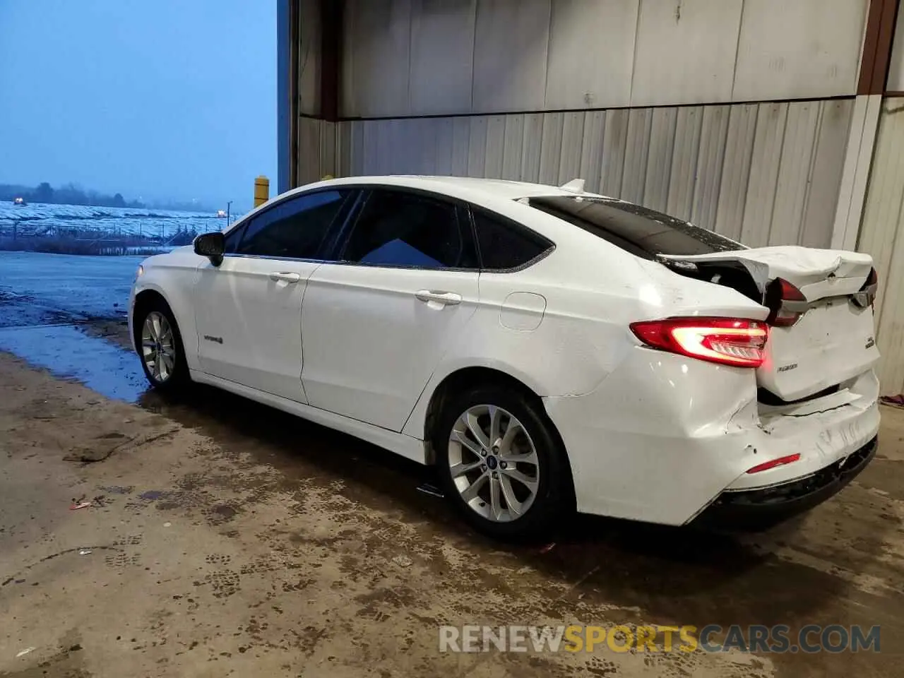2 Photograph of a damaged car 3FA6P0LU8KR147521 FORD FUSION 2019