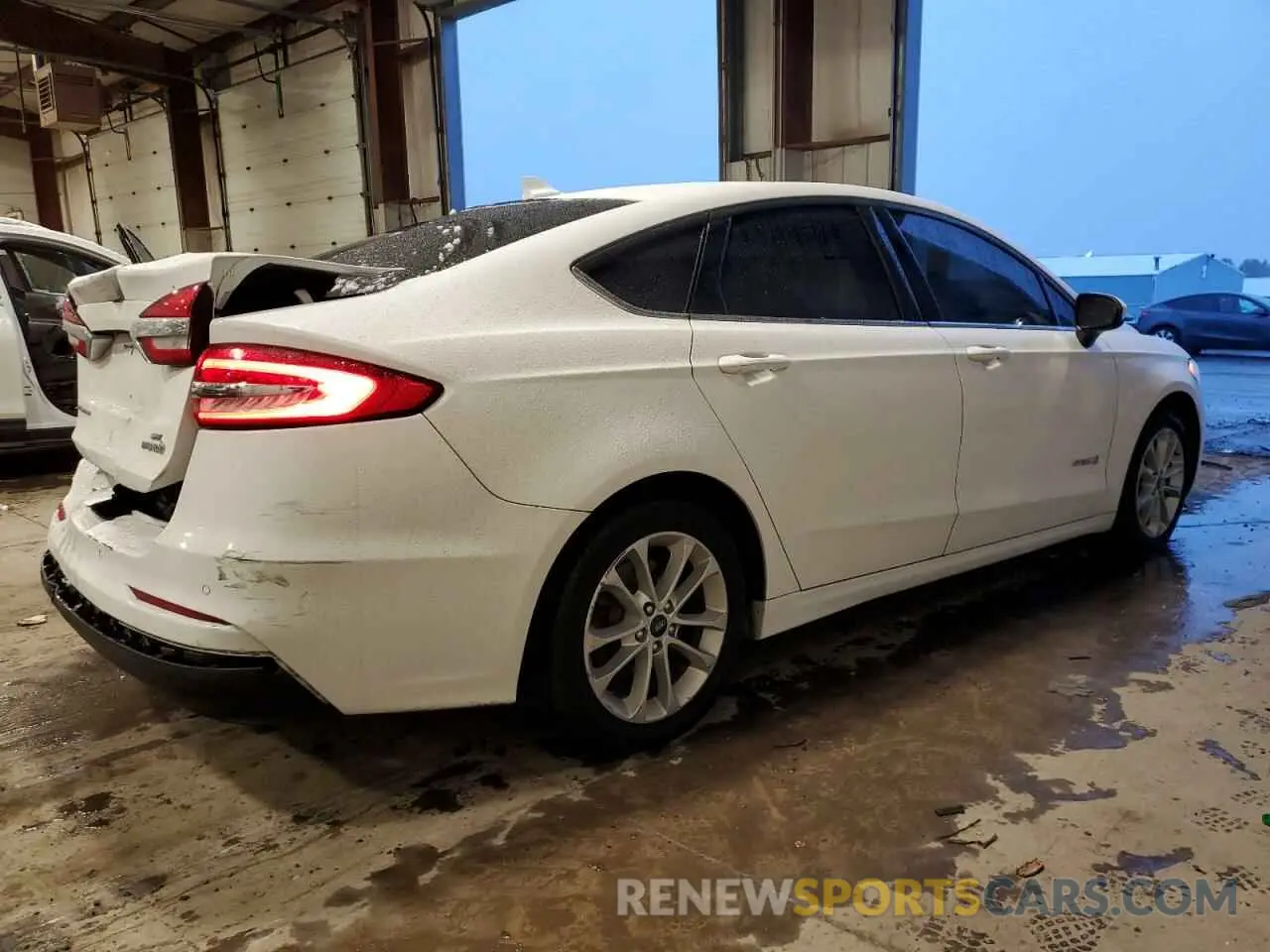 3 Photograph of a damaged car 3FA6P0LU8KR147521 FORD FUSION 2019