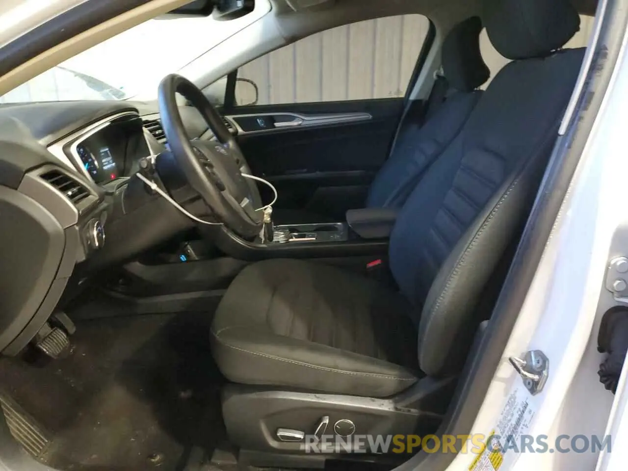 7 Photograph of a damaged car 3FA6P0LU8KR147521 FORD FUSION 2019