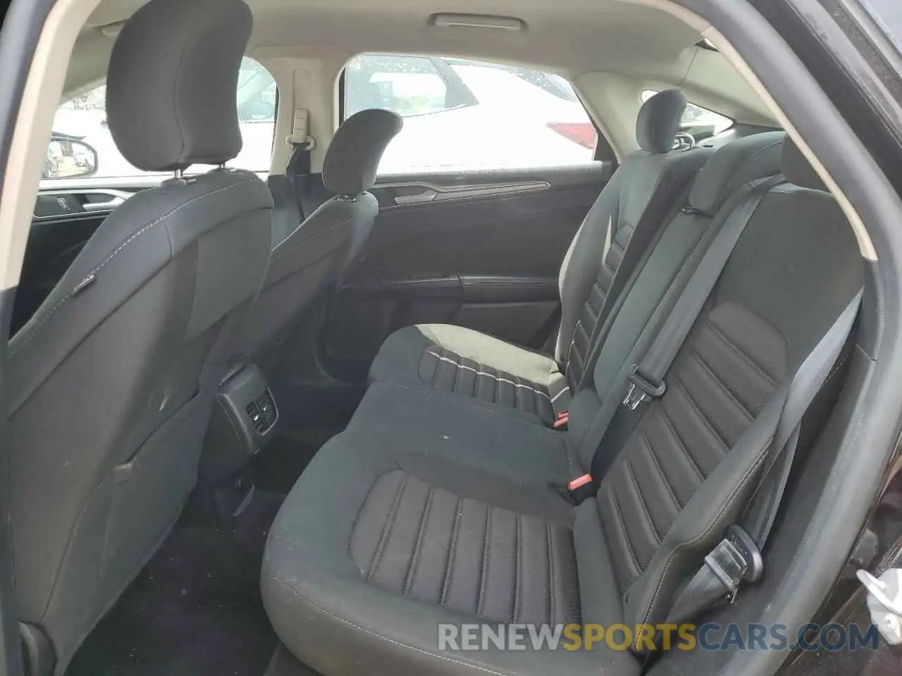 10 Photograph of a damaged car 3FA6P0LU8KR210844 FORD FUSION 2019