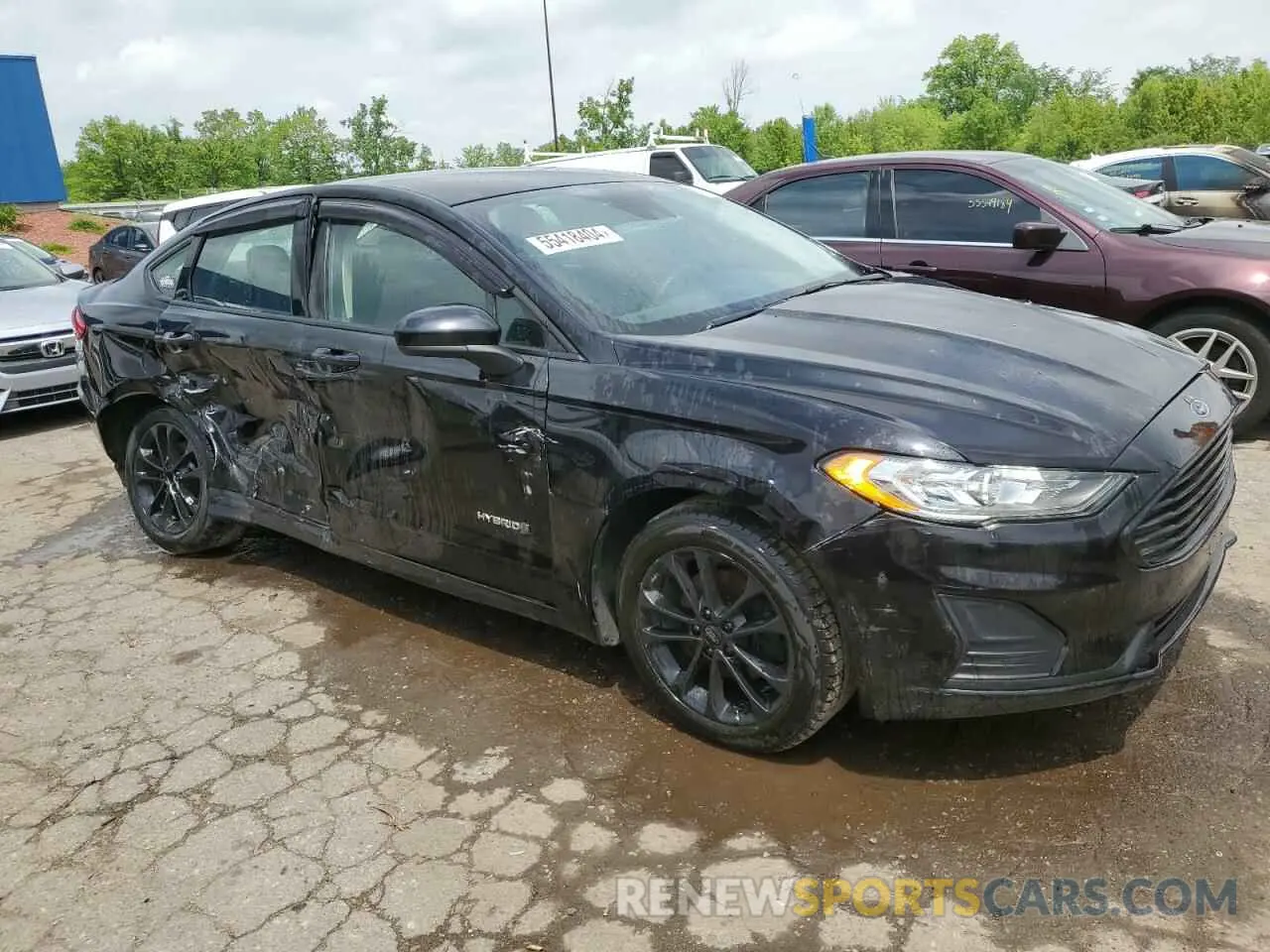 4 Photograph of a damaged car 3FA6P0LU8KR210844 FORD FUSION 2019