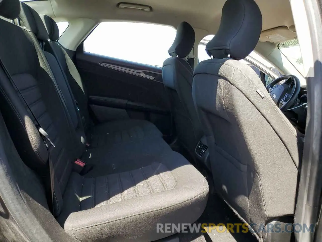 10 Photograph of a damaged car 3FA6P0LU8KR286824 FORD FUSION 2019