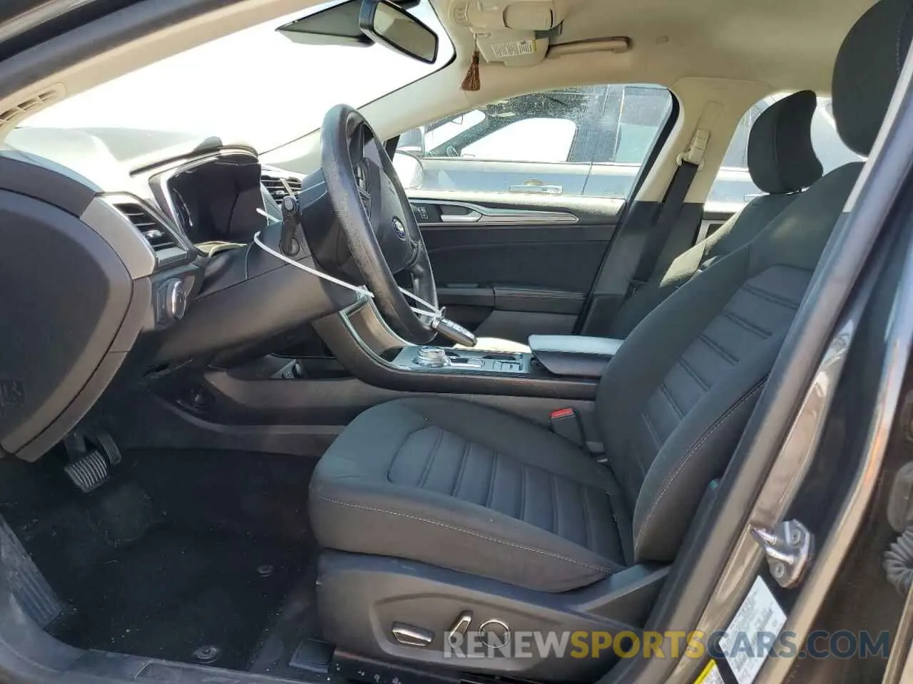 7 Photograph of a damaged car 3FA6P0LU8KR286824 FORD FUSION 2019