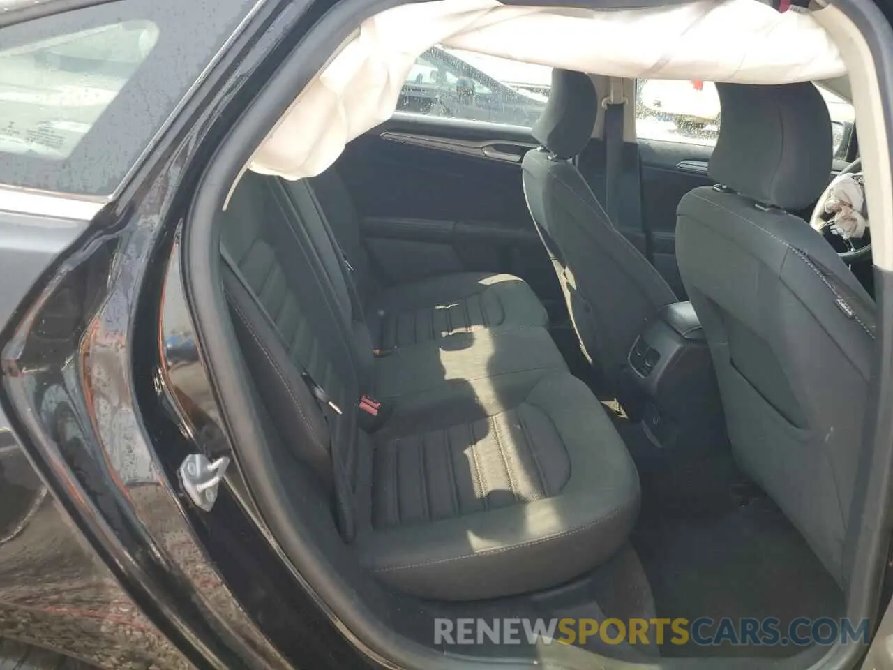 10 Photograph of a damaged car 3FA6P0LU9KR117248 FORD FUSION 2019
