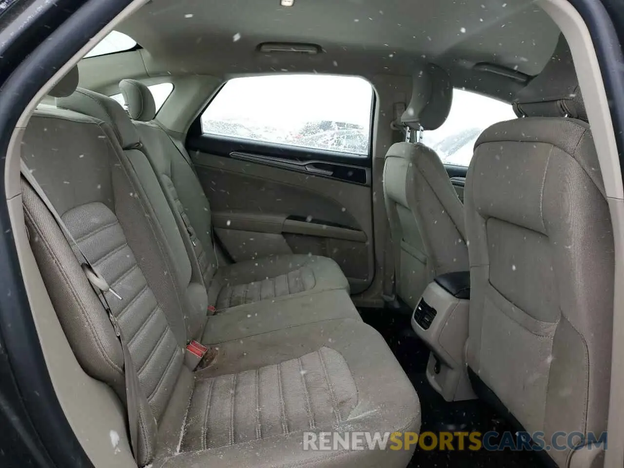 10 Photograph of a damaged car 3FA6P0LU9KR145955 FORD FUSION 2019