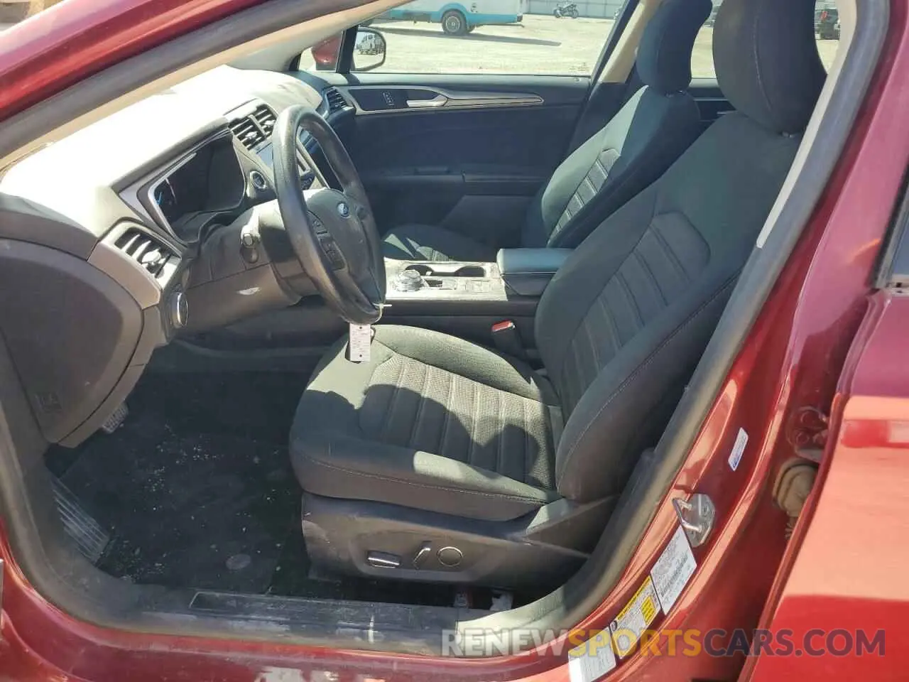 7 Photograph of a damaged car 3FA6P0LU9KR262872 FORD FUSION 2019