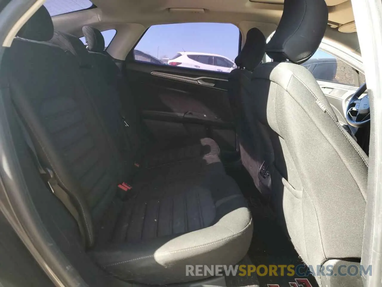 10 Photograph of a damaged car 3FA6P0LUXKR107053 FORD FUSION 2019