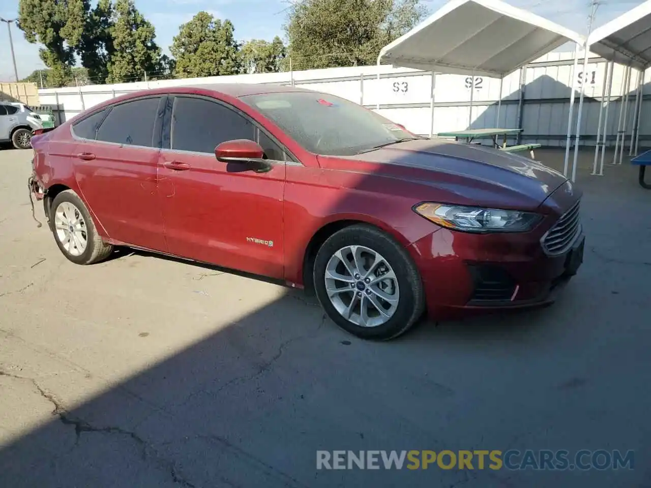 4 Photograph of a damaged car 3FA6P0LUXKR175322 FORD FUSION 2019