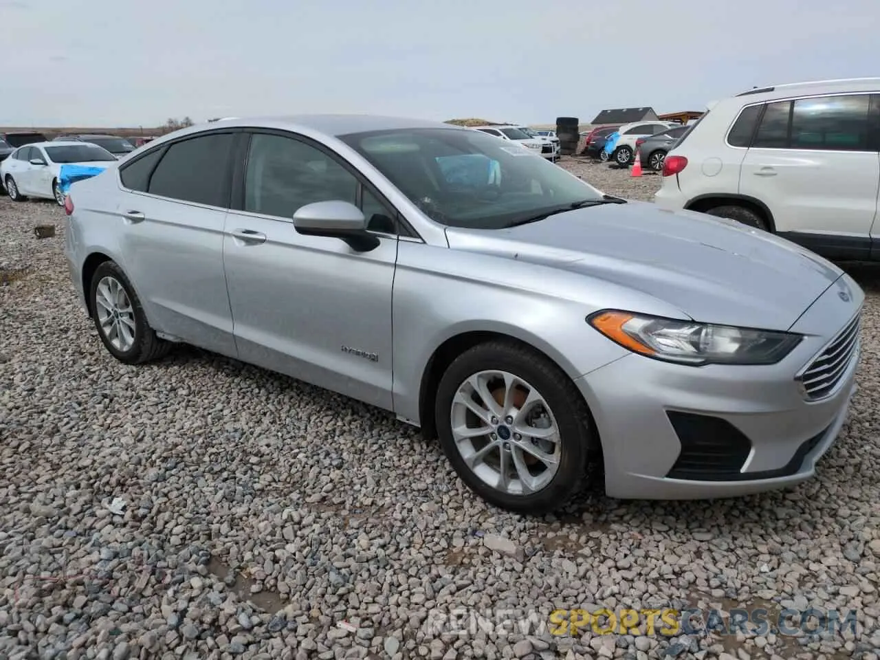 4 Photograph of a damaged car 3FA6P0LUXKR180293 FORD FUSION 2019