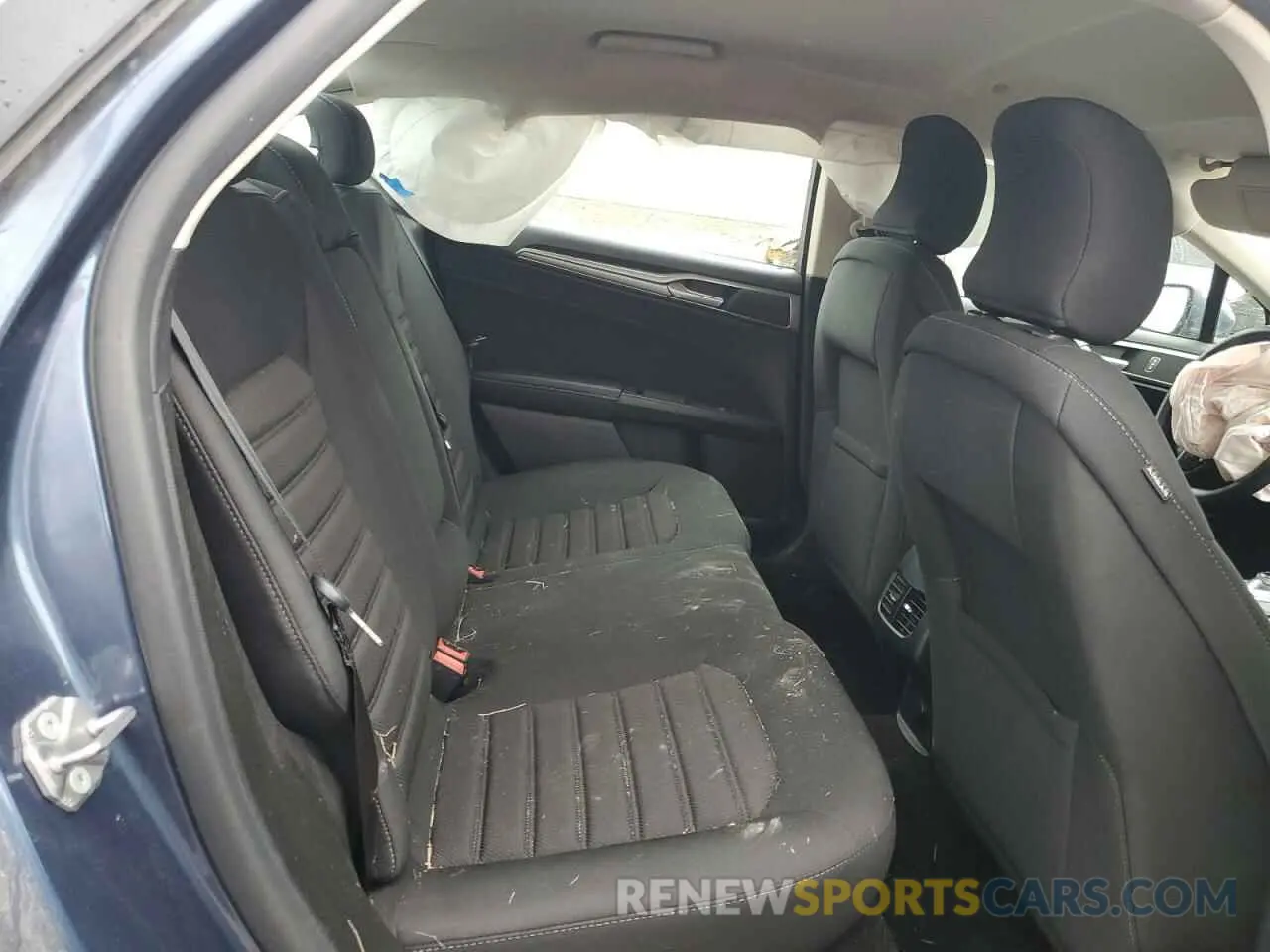 10 Photograph of a damaged car 3FA6P0LUXKR197921 FORD FUSION 2019