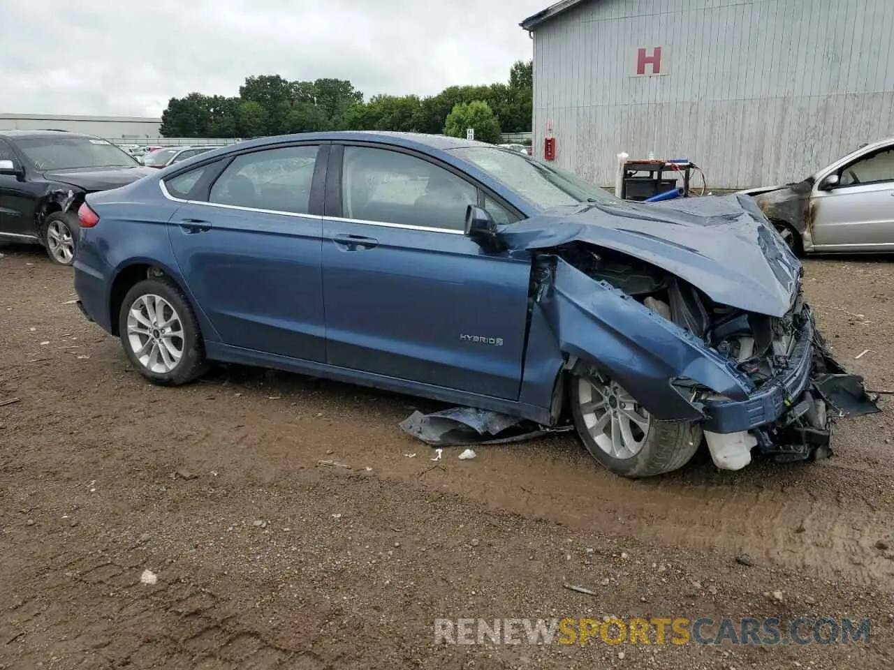 4 Photograph of a damaged car 3FA6P0LUXKR197921 FORD FUSION 2019