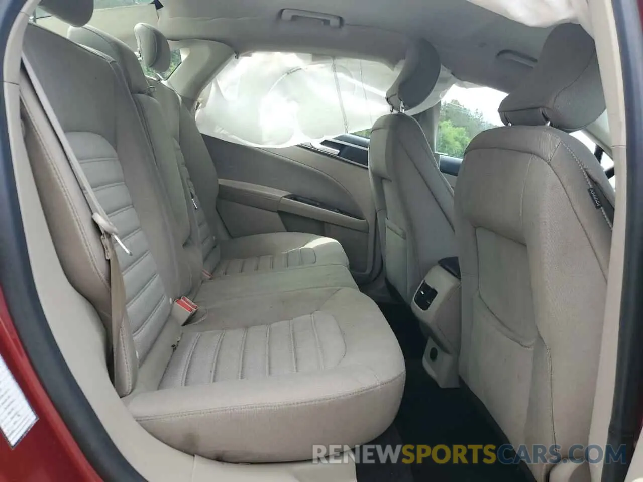 10 Photograph of a damaged car 3FA6P0LUXKR207718 FORD FUSION 2019