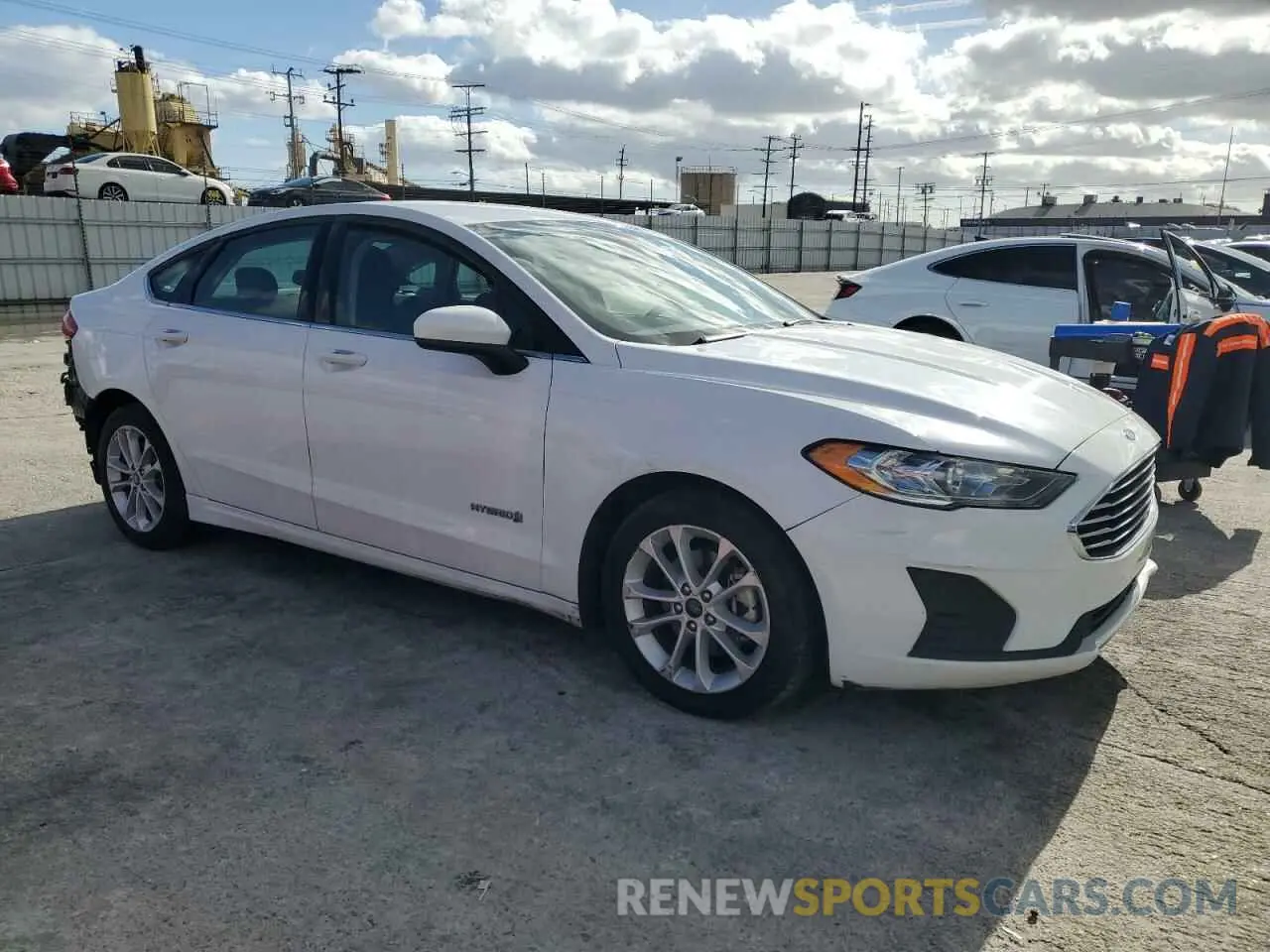 4 Photograph of a damaged car 3FA6P0LUXKR272150 FORD FUSION 2019