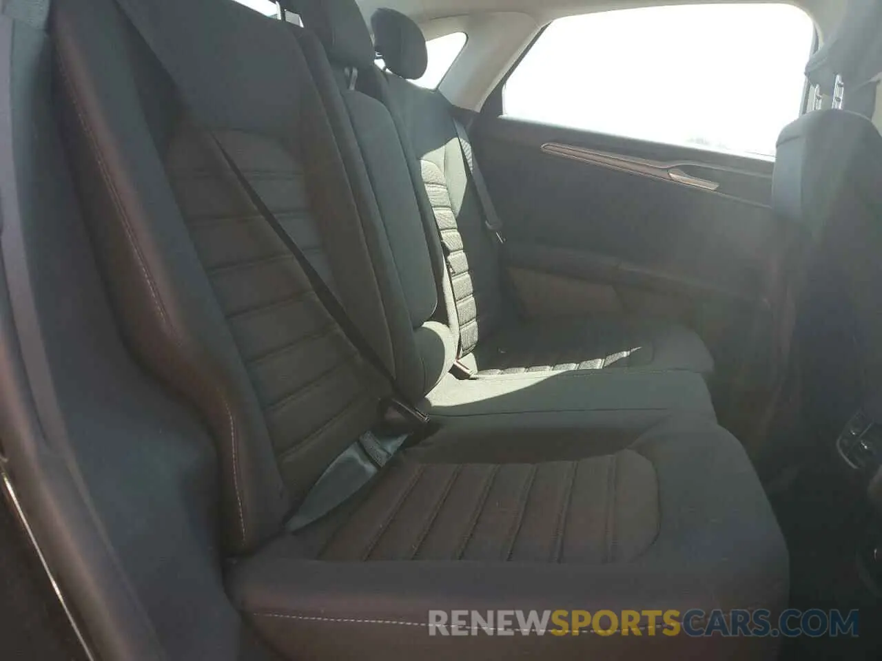10 Photograph of a damaged car 3FA6P0LUXKR274464 FORD FUSION 2019