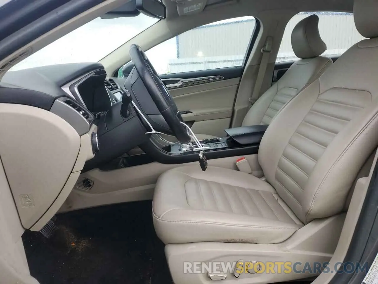 7 Photograph of a damaged car 3FA6P0MU1KR136682 FORD FUSION 2019