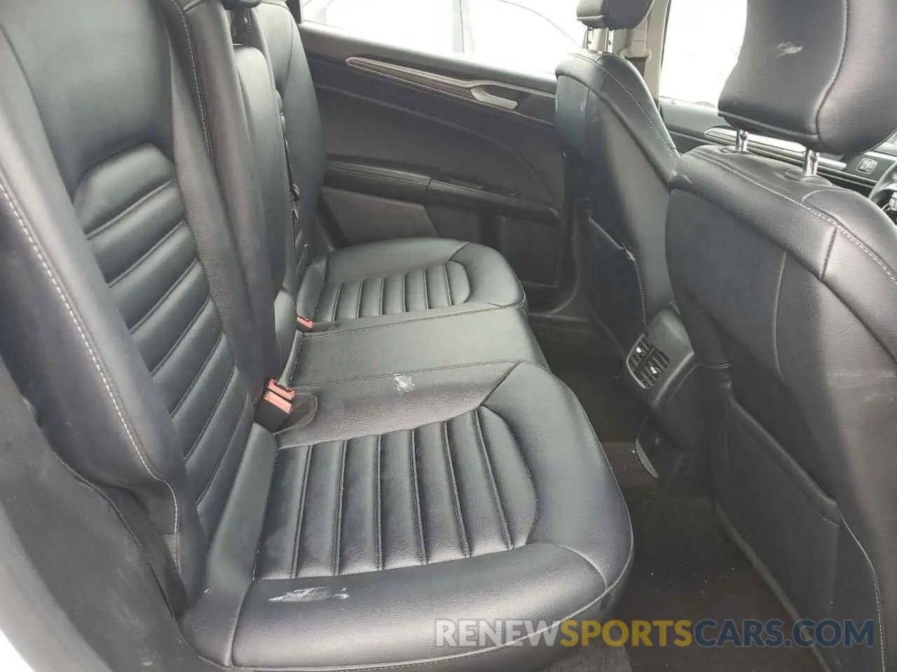 10 Photograph of a damaged car 3FA6P0MU2KR235897 FORD FUSION 2019