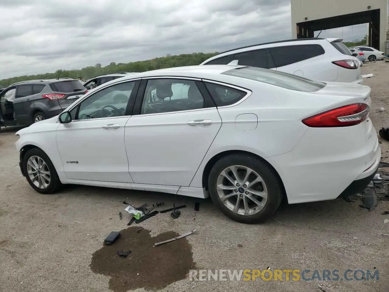 2 Photograph of a damaged car 3FA6P0MU2KR235897 FORD FUSION 2019