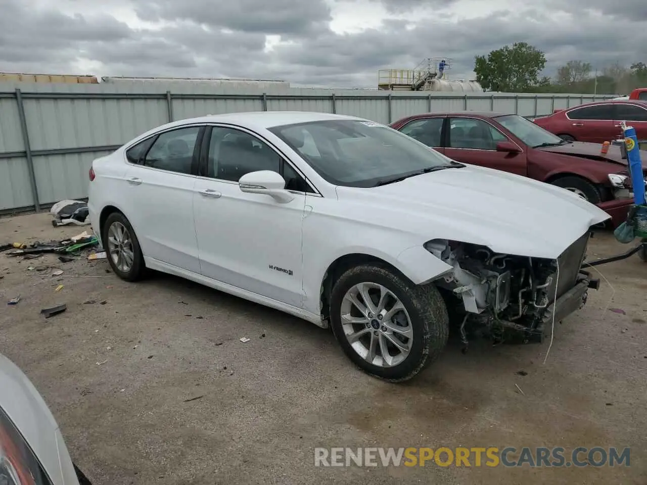 4 Photograph of a damaged car 3FA6P0MU2KR235897 FORD FUSION 2019
