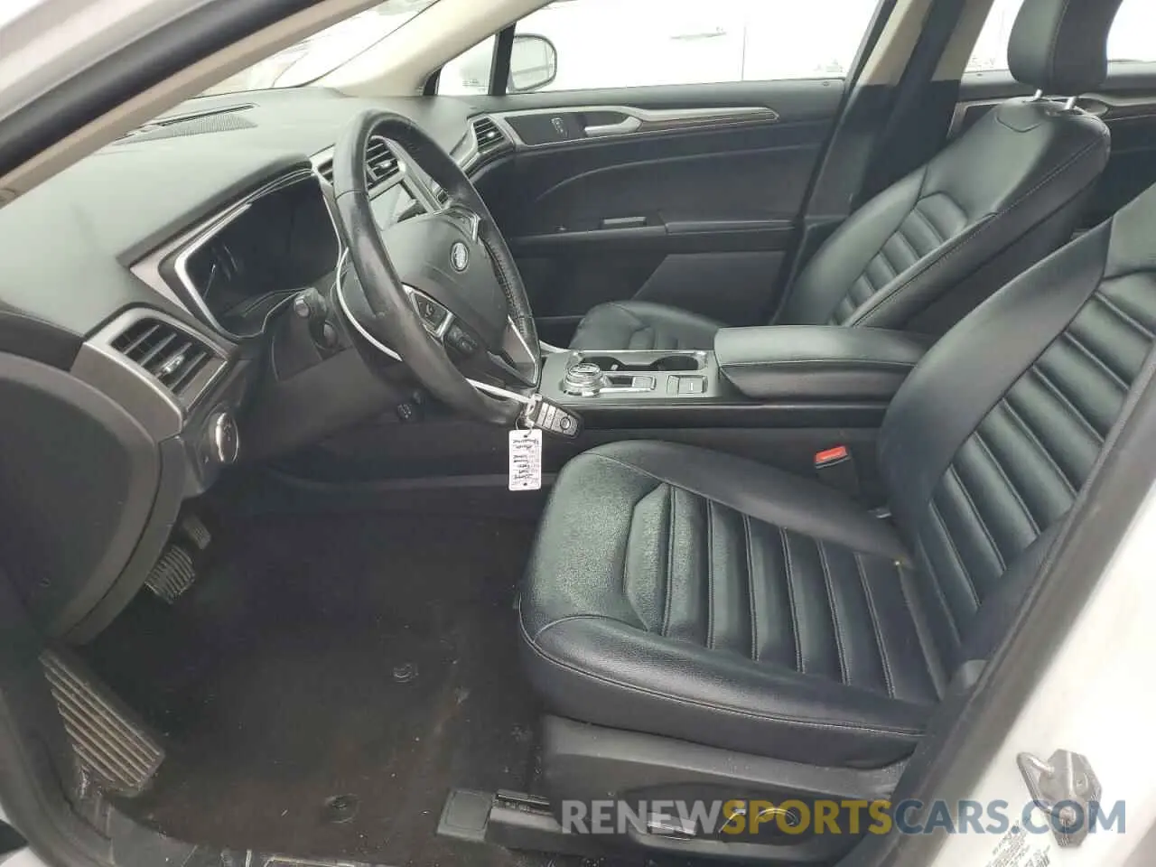 7 Photograph of a damaged car 3FA6P0MU2KR235897 FORD FUSION 2019