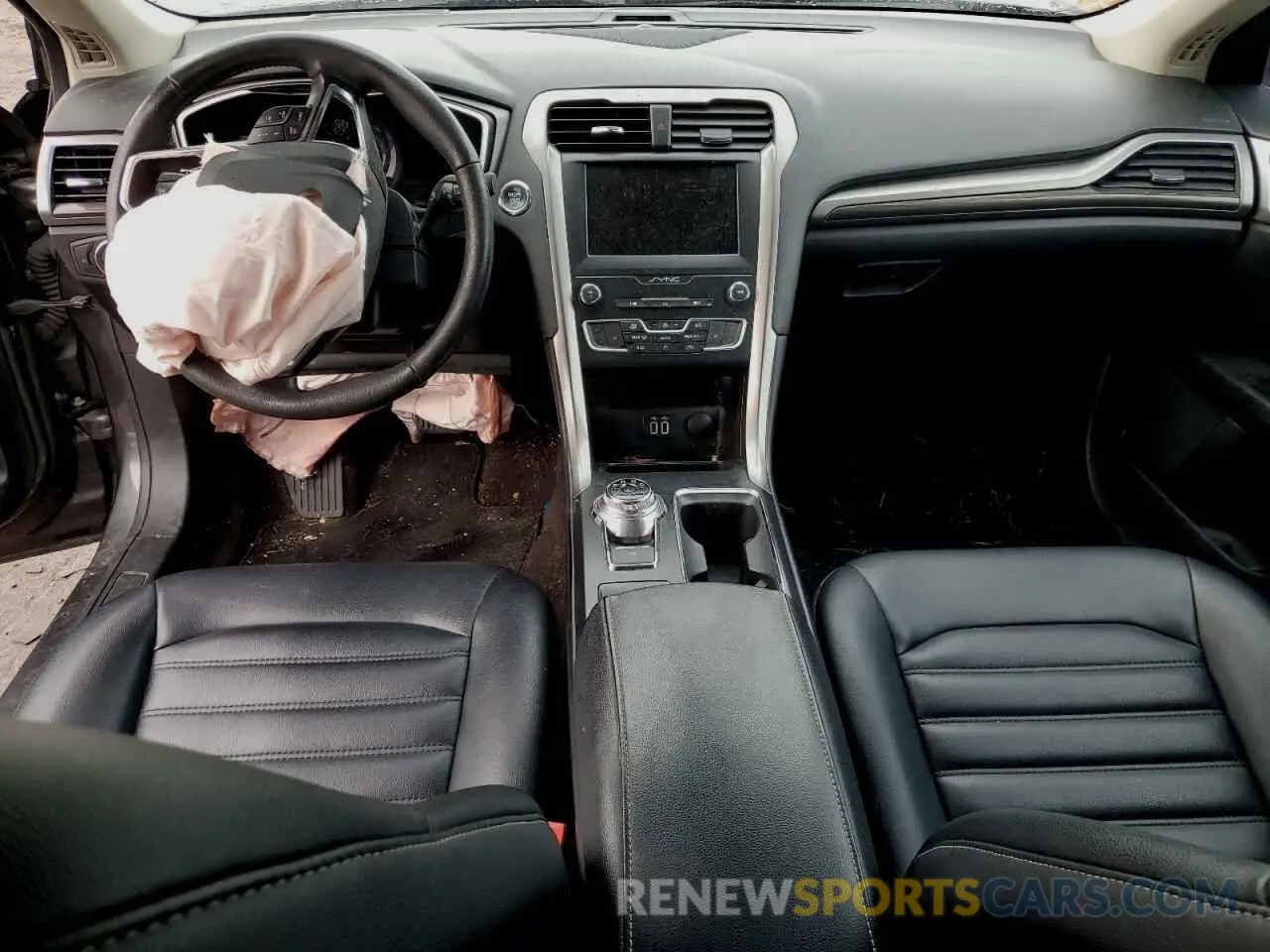 8 Photograph of a damaged car 3FA6P0MU3KR131144 FORD FUSION 2019