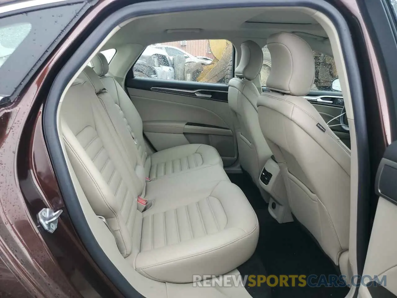 10 Photograph of a damaged car 3FA6P0MU3KR137395 FORD FUSION 2019