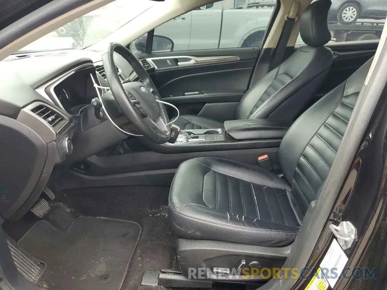 7 Photograph of a damaged car 3FA6P0MU7KR139828 FORD FUSION 2019