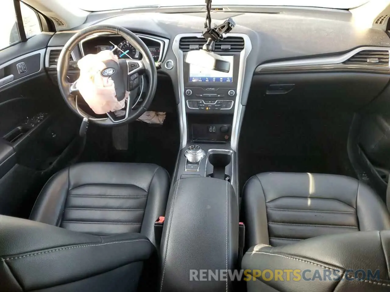 8 Photograph of a damaged car 3FA6P0MUXKR131383 FORD FUSION 2019