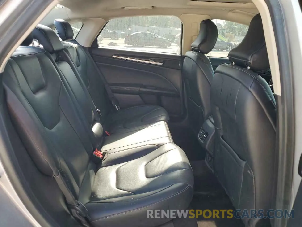 10 Photograph of a damaged car 3FA6P0RU1KR209297 FORD FUSION 2019