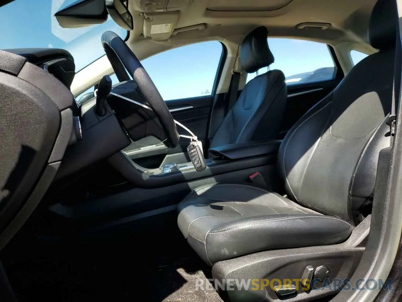 7 Photograph of a damaged car 3FA6P0RU1KR243210 FORD FUSION 2019