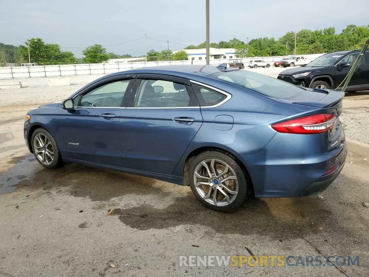 2 Photograph of a damaged car 3FA6P0RU2KR209311 FORD FUSION 2019