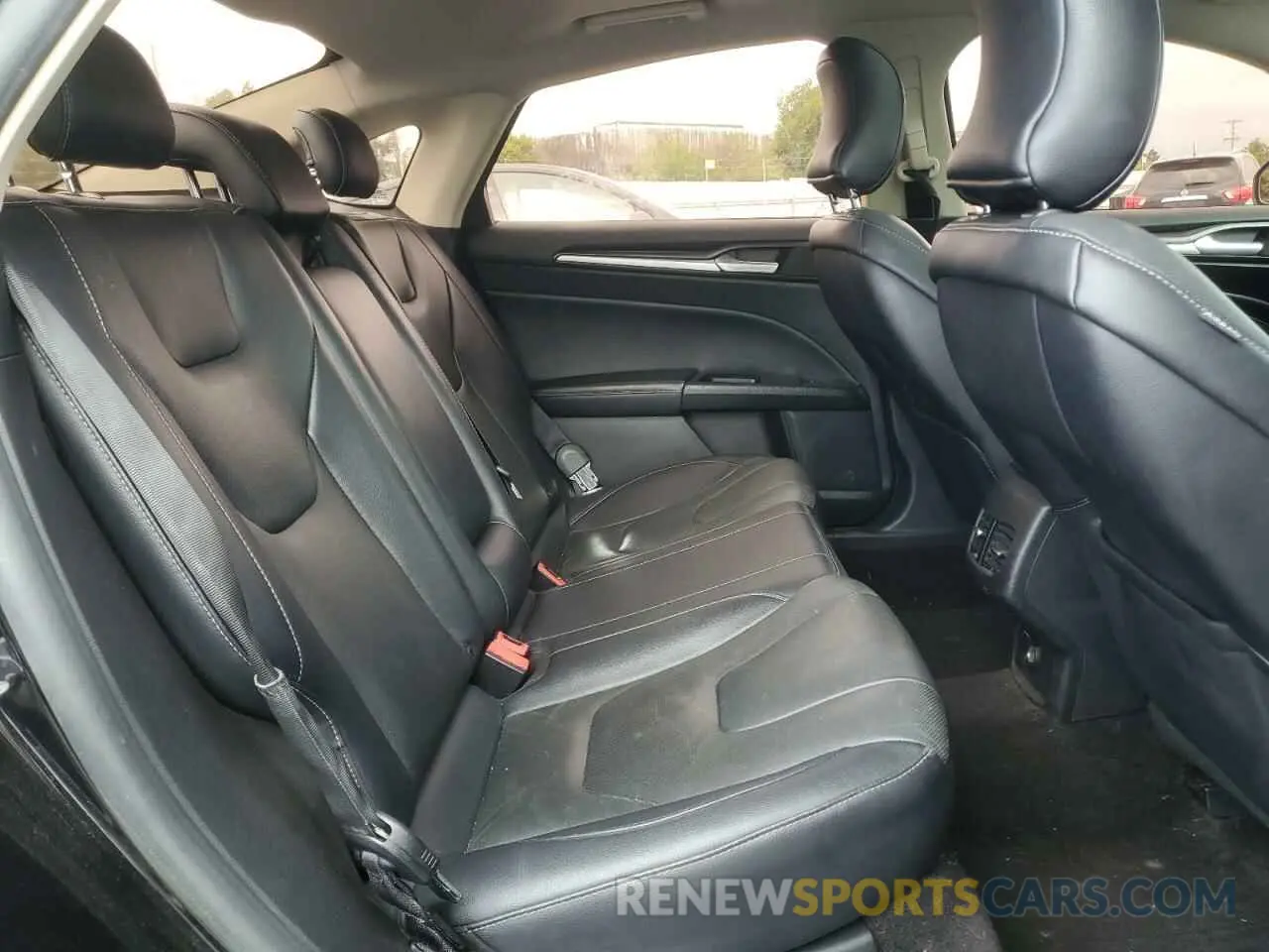 11 Photograph of a damaged car 3FA6P0RU3KR140063 FORD FUSION 2019