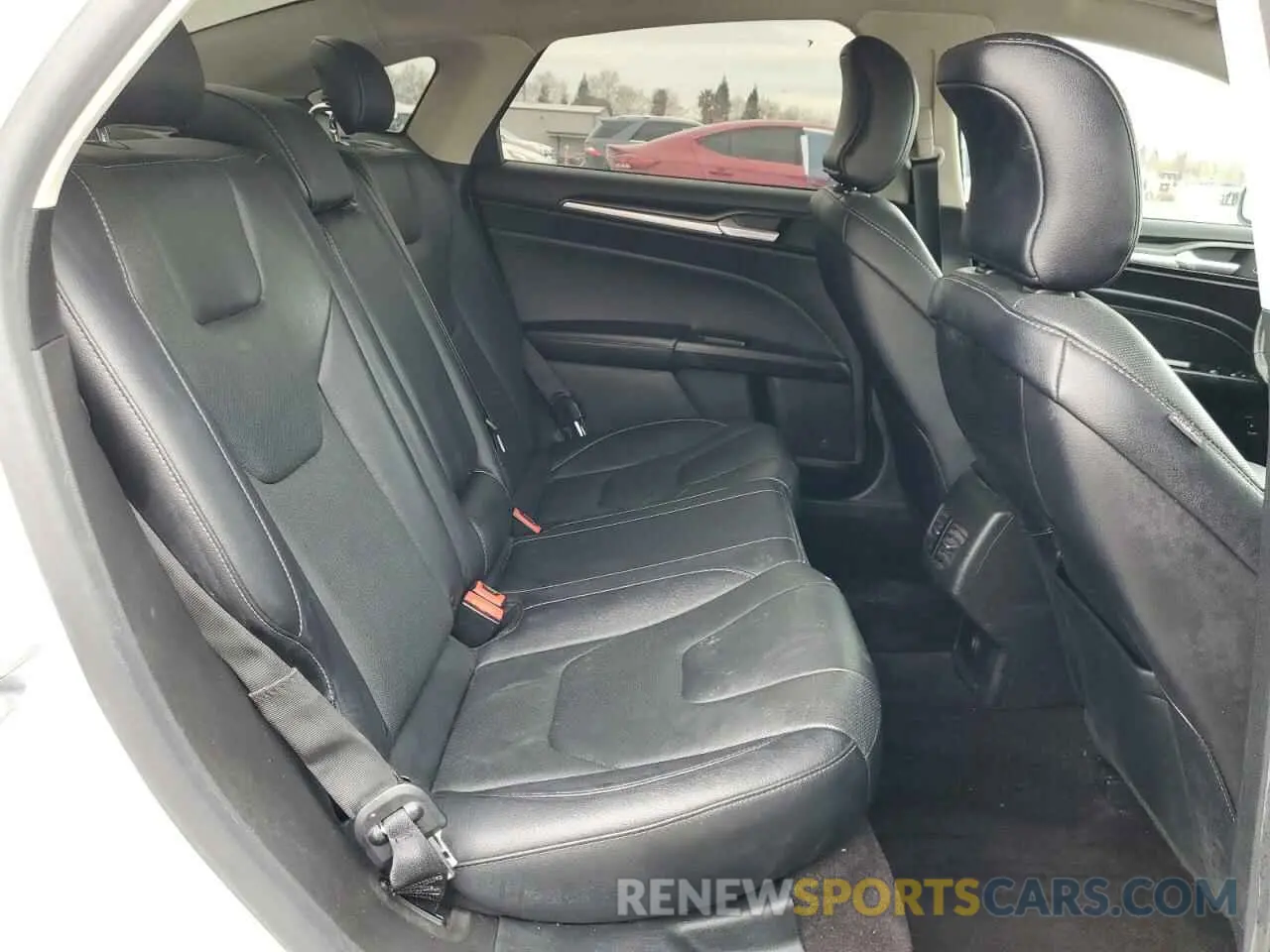 10 Photograph of a damaged car 3FA6P0RU4KR135843 FORD FUSION 2019