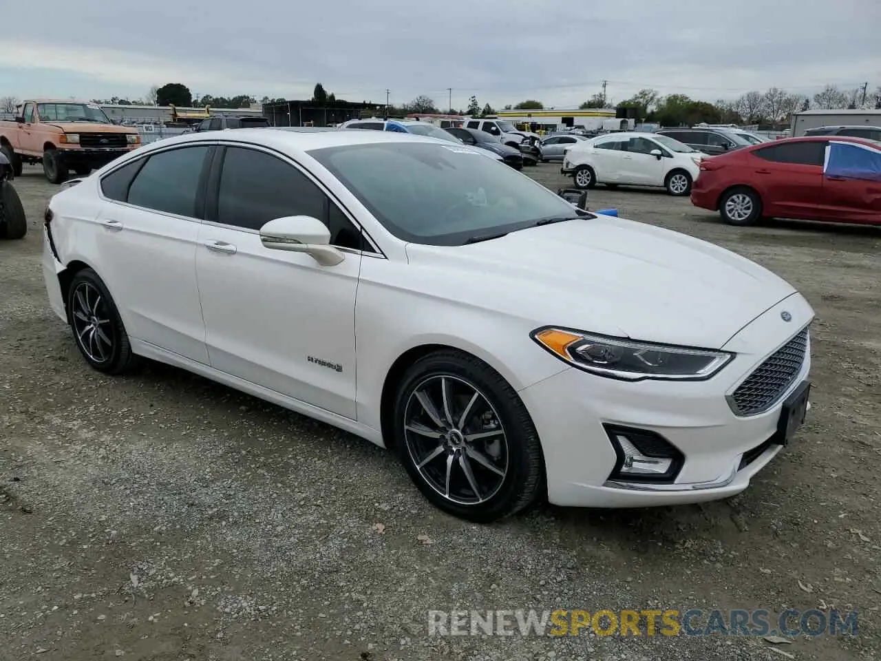 4 Photograph of a damaged car 3FA6P0RU4KR135843 FORD FUSION 2019