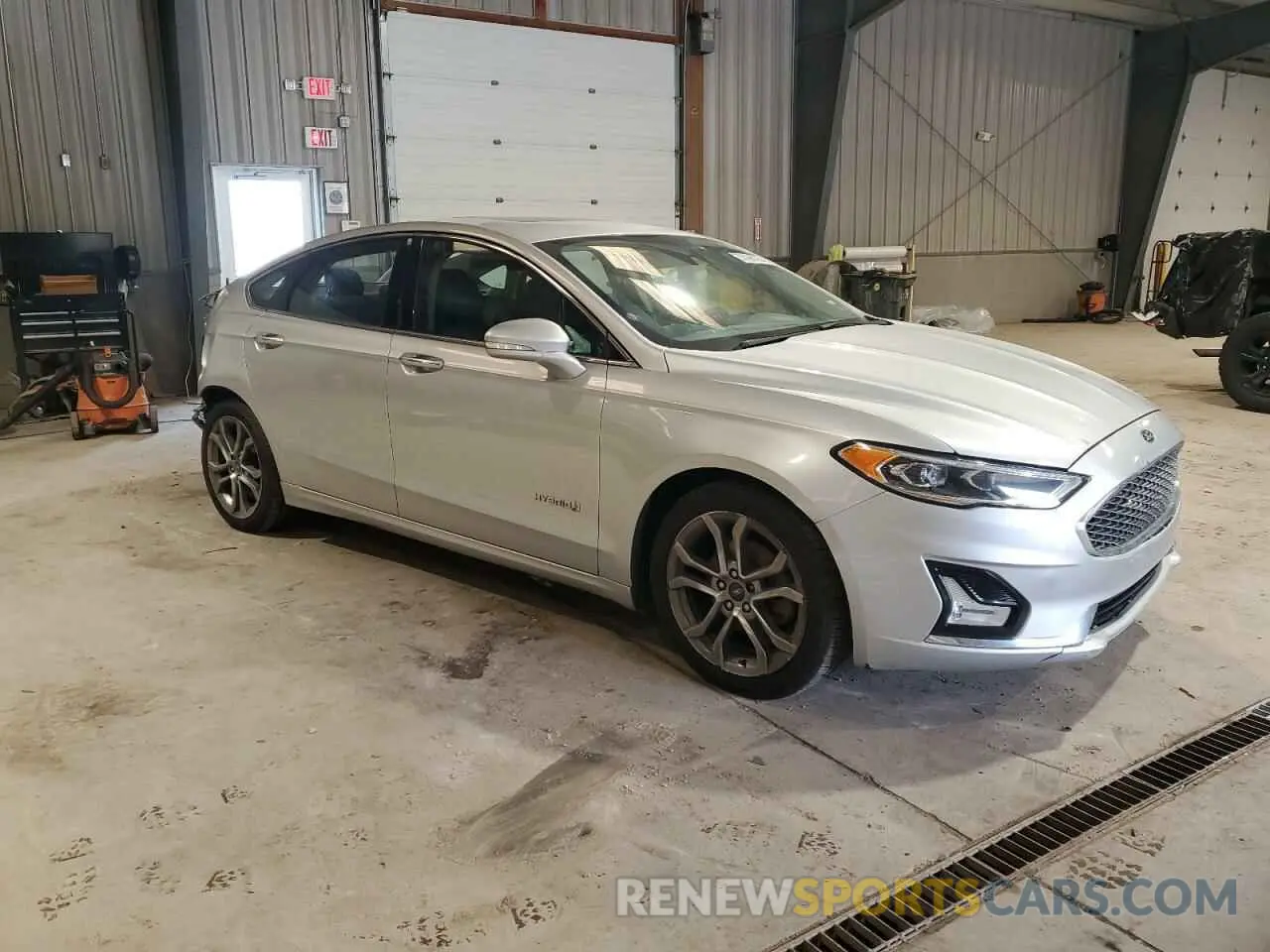4 Photograph of a damaged car 3FA6P0RU5KR138895 FORD FUSION 2019