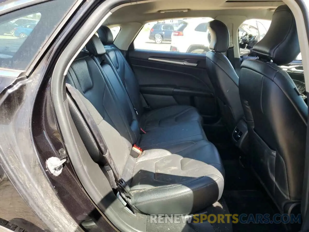 10 Photograph of a damaged car 3FA6P0RU5KR227155 FORD FUSION 2019